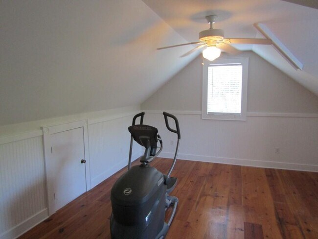Building Photo - 703 Tradewind Ct