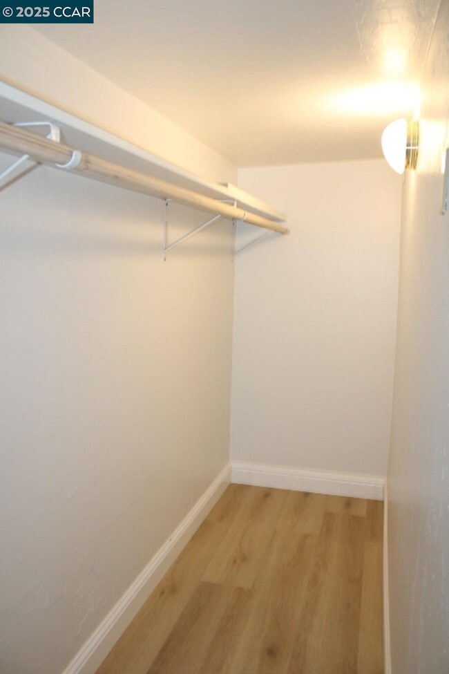 Building Photo - 5910 Skyline Dr