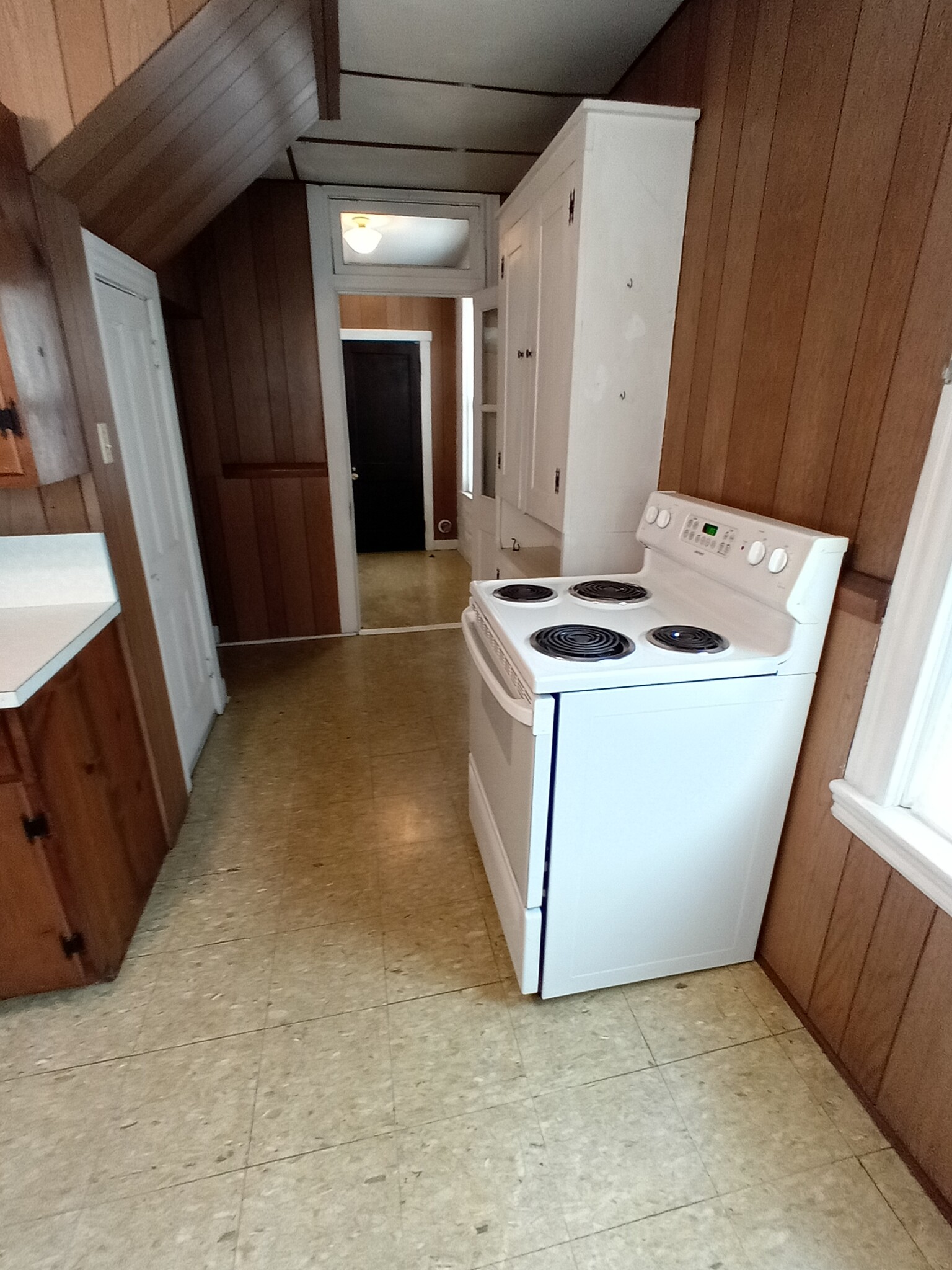 Kitchen - 117 W High St