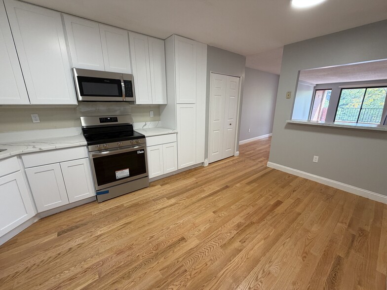 Building Photo - 1751 Beacon St