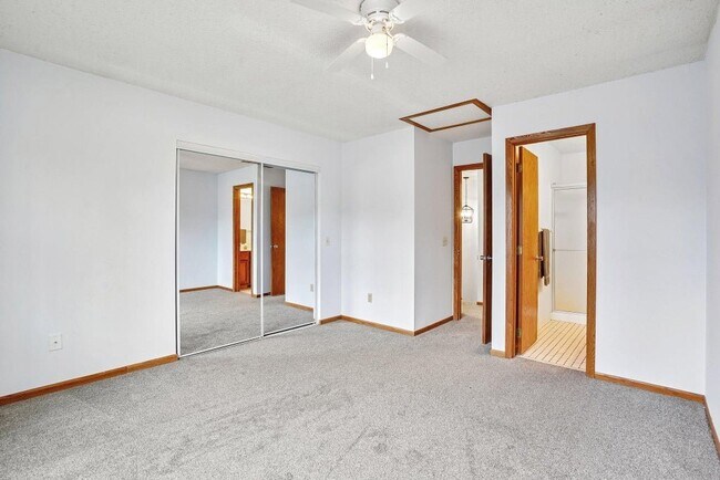 Building Photo - 18669 Clear View Ct