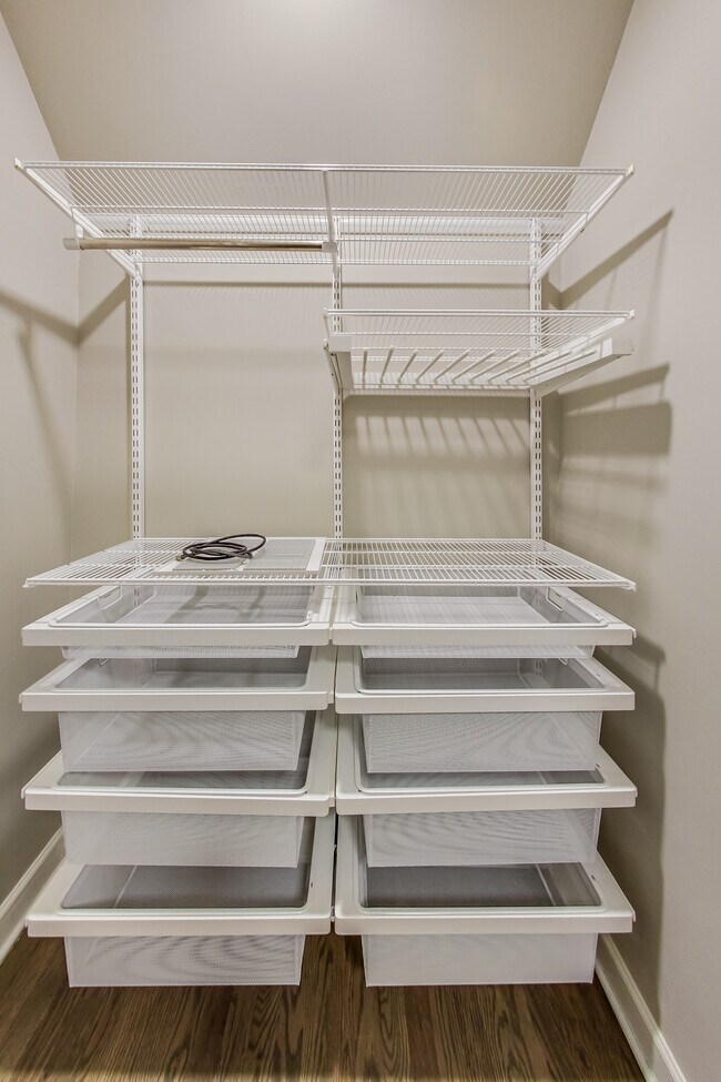 Building Photo - 2709 W Chicago Ave