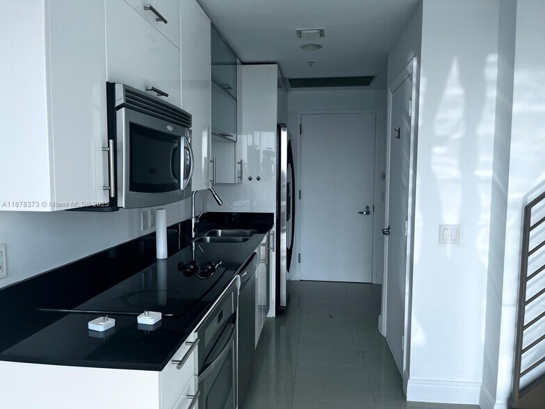 Building Photo - 60 SW 13th St