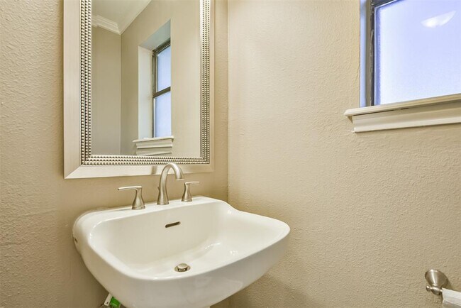 Building Photo - 4703 Ironwood Dr