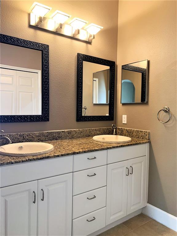 Building Photo - 601 Casabella Cir