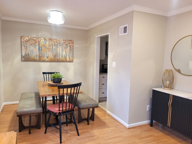 Building Photo - 2028 Pimmit Dr