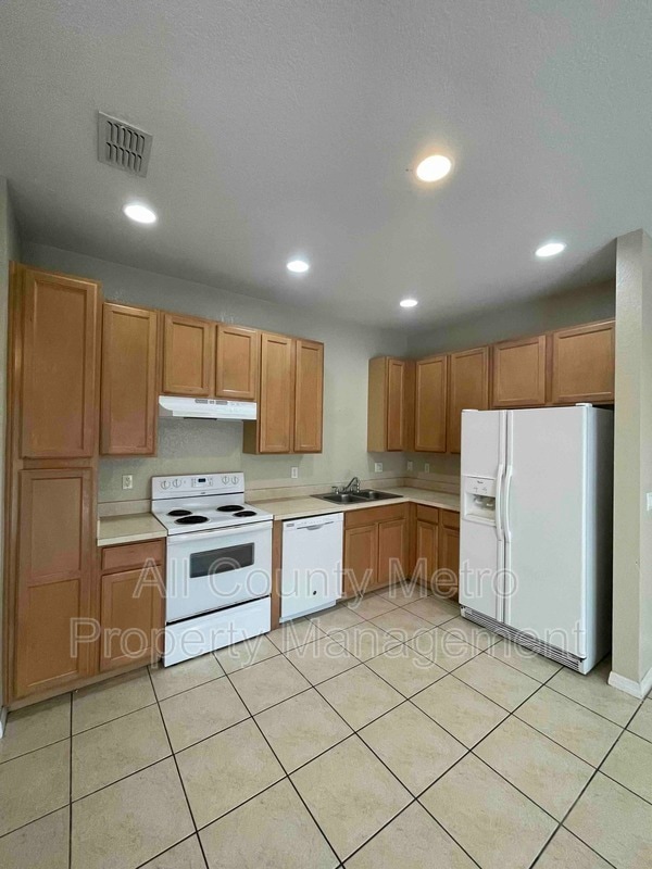Building Photo - 2468 Caravelle Cir