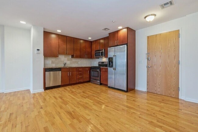 Building Photo - 17 Meadow Rd