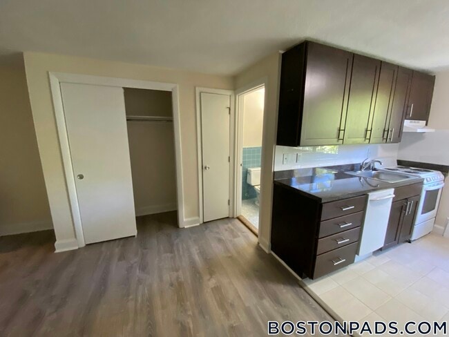 Building Photo - 15 Chester St