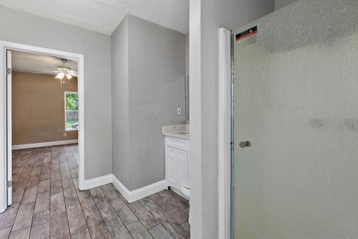 Building Photo - 6702 Colony Park Dr