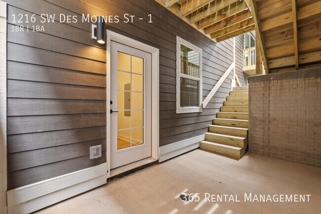 Building Photo - 1216 SW Des Moines St