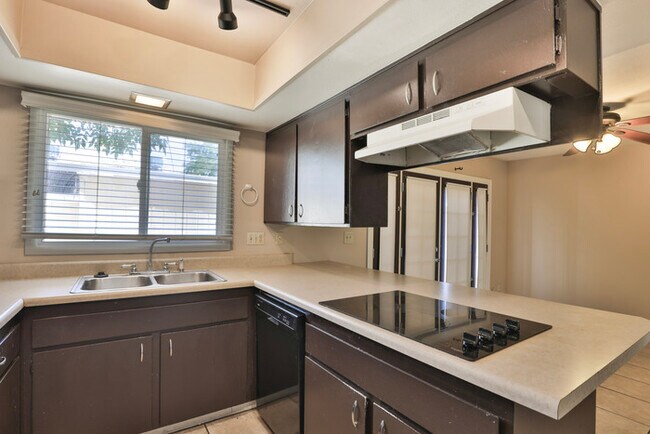 Building Photo - 3925 S Mill Ave