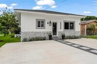 Building Photo - 5250 SW 18th St
