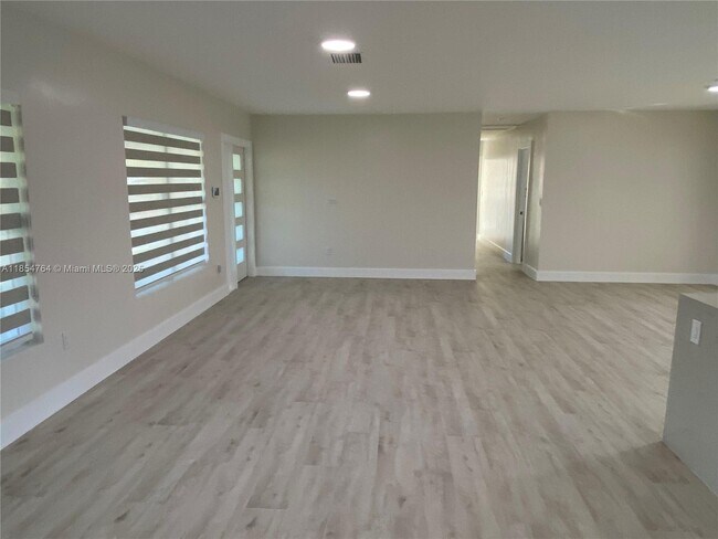 Building Photo - 6090 SW 63rd Ave