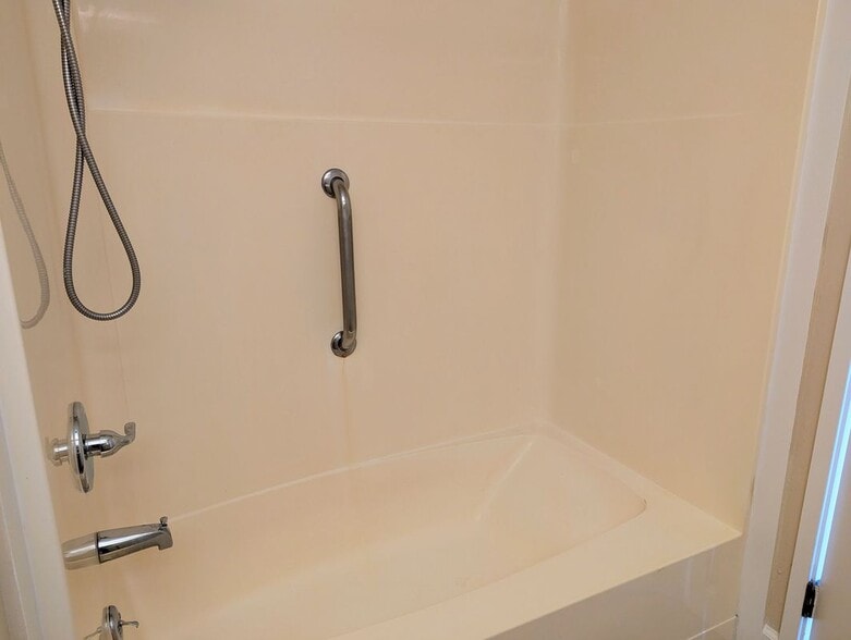 Building Photo - 6091 Montgomery Ct