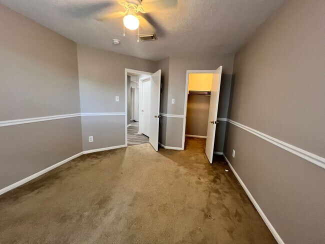 Building Photo - For Lease | 3 Bed, 2 Bath | 1,924 Sq Ft | ...