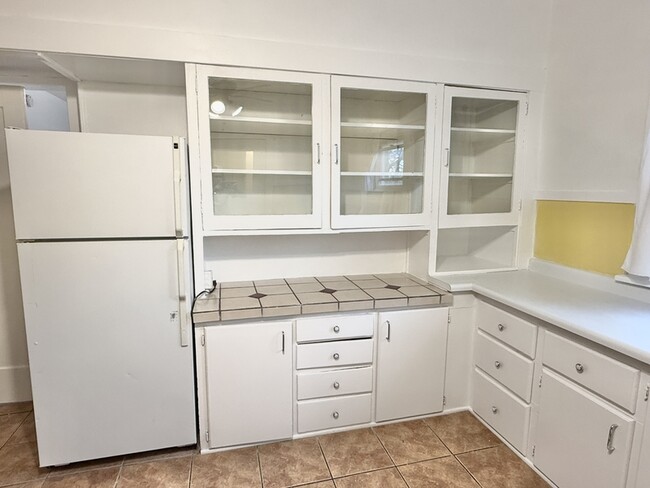 Building Photo - 925 Wilson Ave S