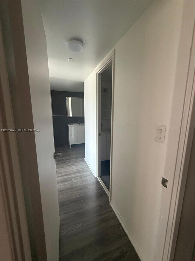 Building Photo - 1351 NE Miami Gardens Dr