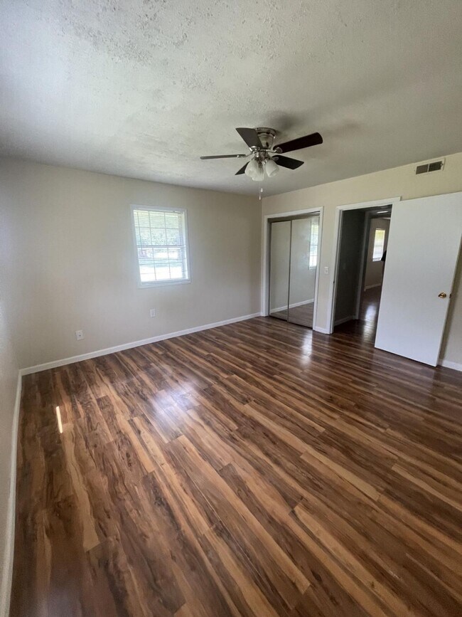 Building Photo - 26 SE 250th Rd