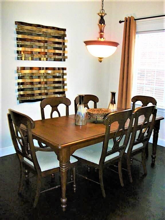 Building Photo - 435 N Rivershire Dr