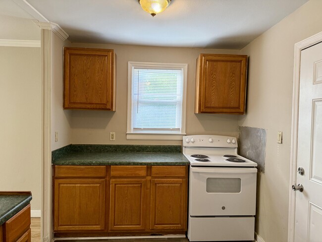 Building Photo - 2550 Lyman St