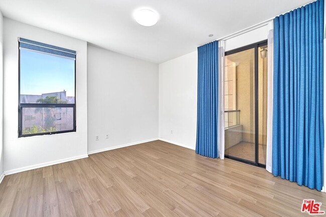 Building Photo - 871 Crenshaw Blvd