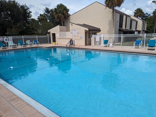 Building Photo - Great 2 bedroom 2 bathroom condo in DeLand...