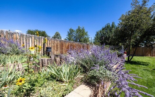 Building Photo - Charming 3-Bedroom Ranch for Rent in Prime...