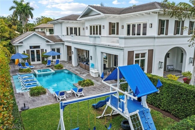 Building Photo - 215 3rd Ave N