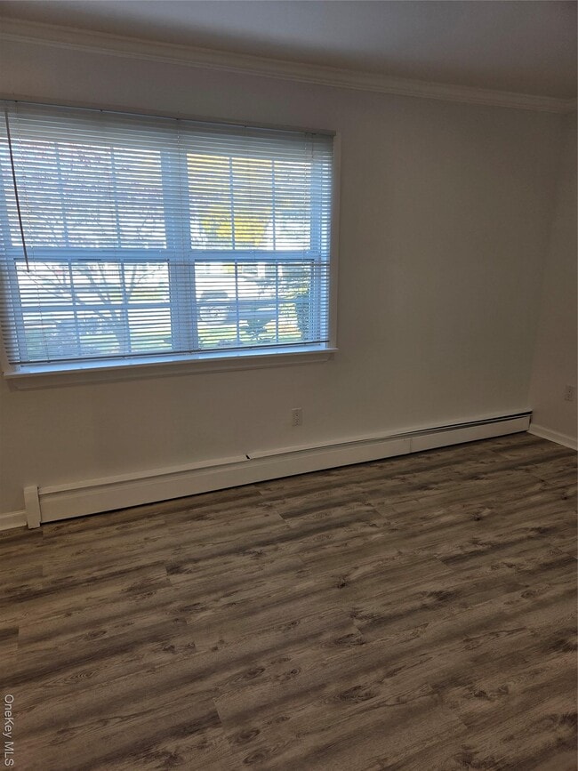 Building Photo - 127 E 12th St