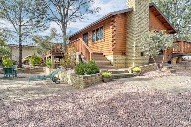 Primary Photo - Adorable 2 bed / 1 bath Log Cabin