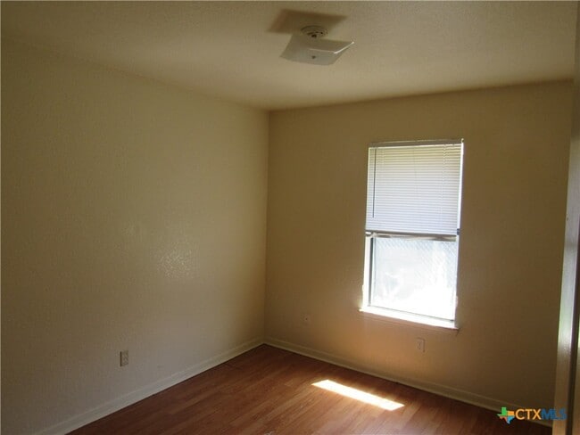 Building Photo - 3807 Hitchrock Dr