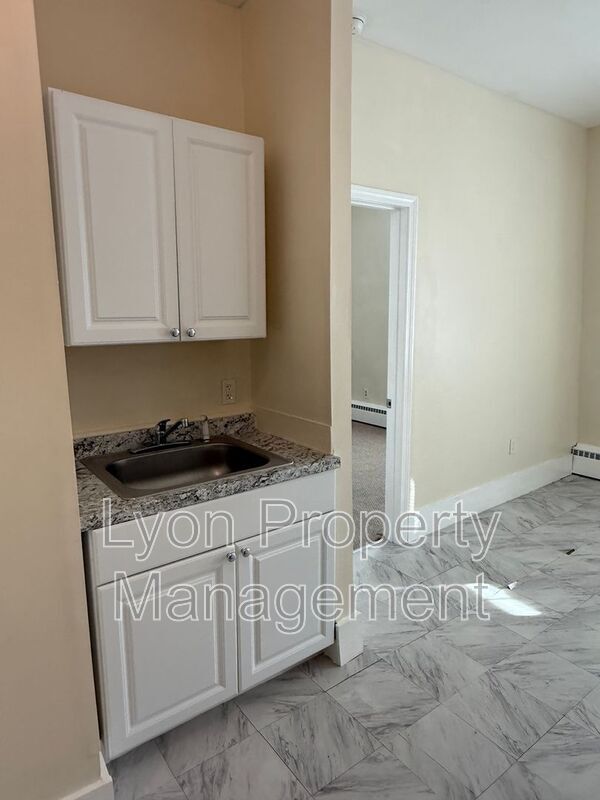 Building Photo - 507 Blackstone St