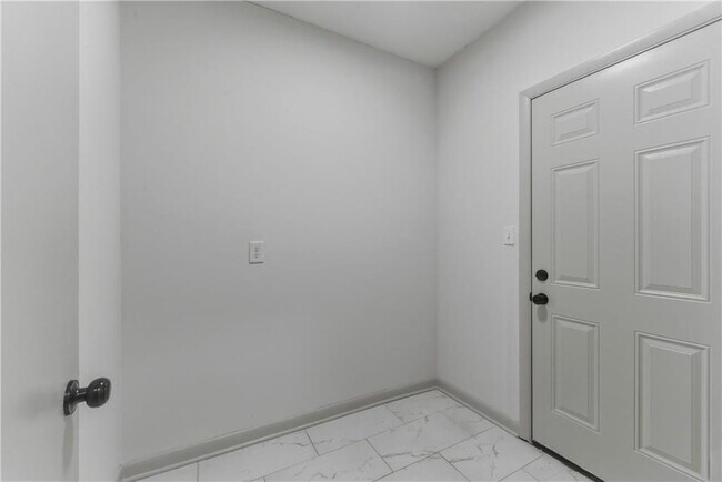 Building Photo - 2393 Lilla Cir SW