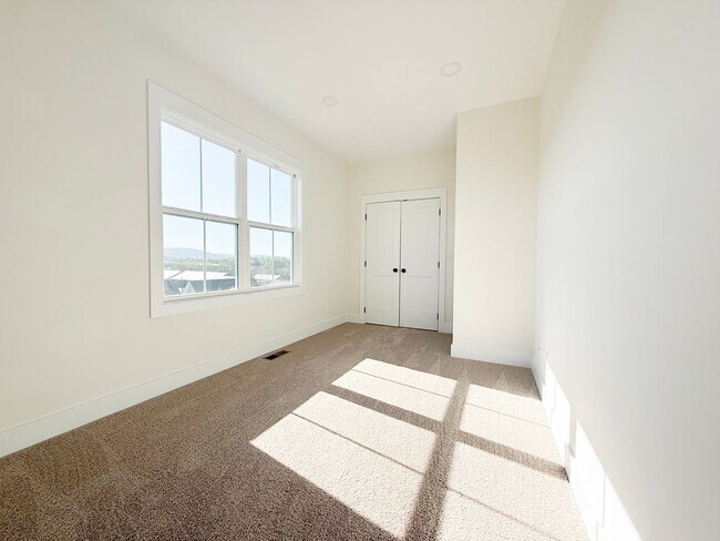 Building Photo - Luxury 3-Bedroom Townhome with Flex Room at Highbury + Summer Special