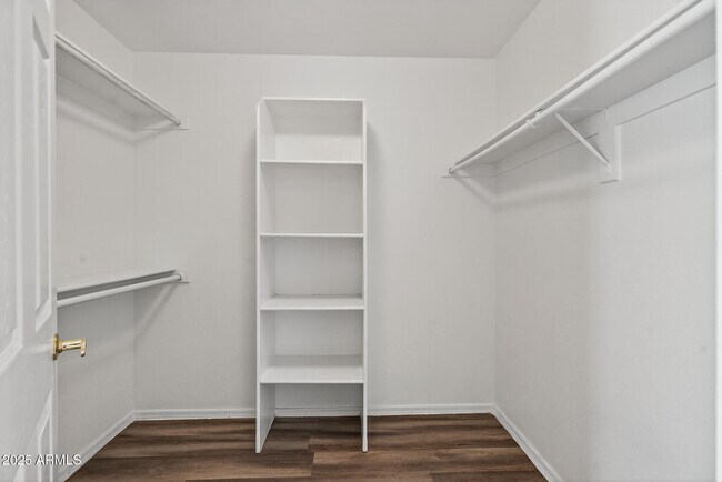 Building Photo - 8611 W Alex Ave