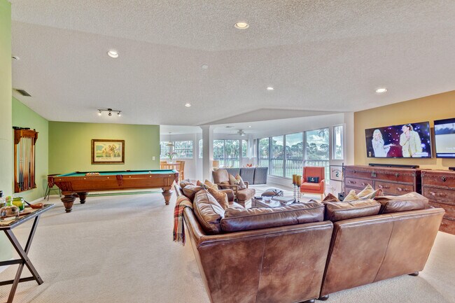 Building Photo - 207 Legendary Cir