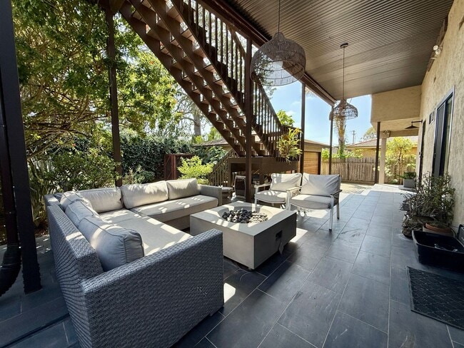 Building Photo - Unique 4 Bedroom House with OCEAN VIEWS in Sunset Cliffs! Fully Furnished! 6 Month Lease Term!