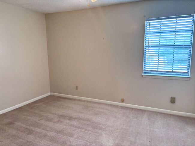 Building Photo - $200.00 Off First Months Rent!