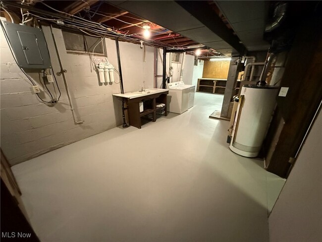 Building Photo - 230 E 21st St