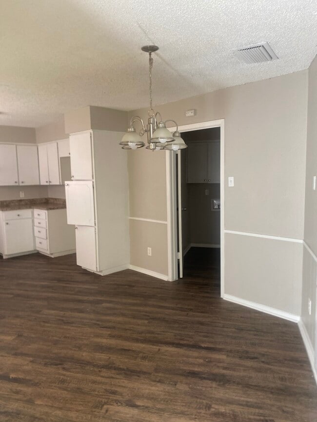 Building Photo - 2804 Cibola Dr