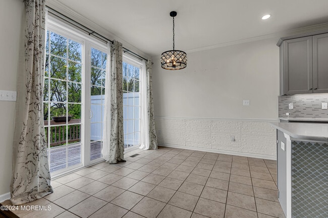 Building Photo - 44 Begonia Ln