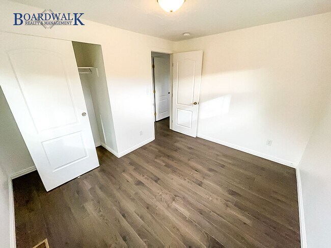 Building Photo - Charming Brick Rambler