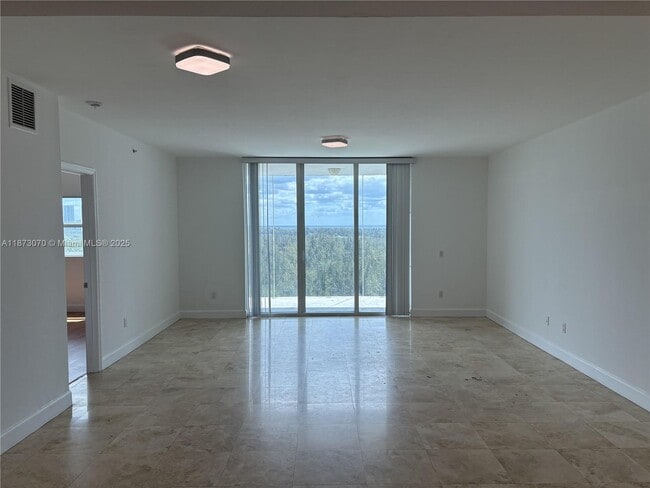 Building Photo - 15051 Royal Oaks Ln