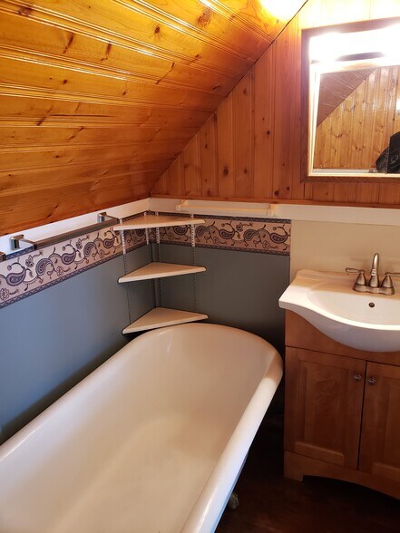 Building Photo - 557 4th St