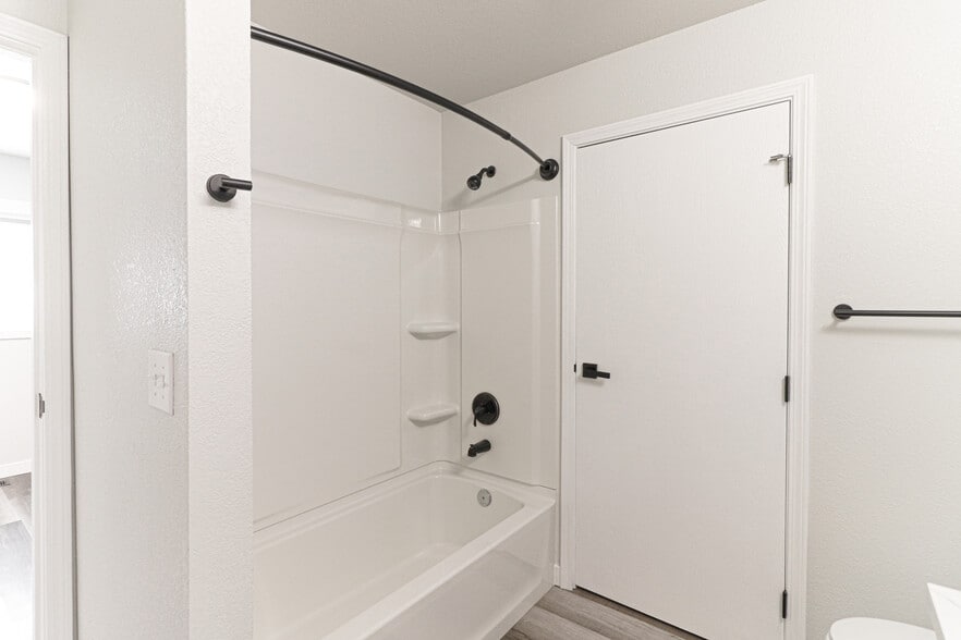 Building Photo - 8202 Mentra St