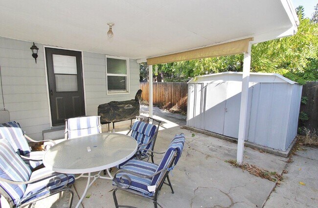 Building Photo - Charming Single-Level Home on the Bench