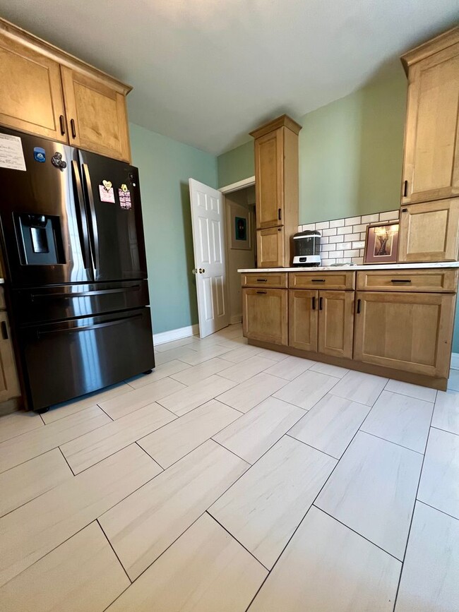 Building Photo - Gorgeous 3-Bedroom Townhome in East Falls! Available June 1st!