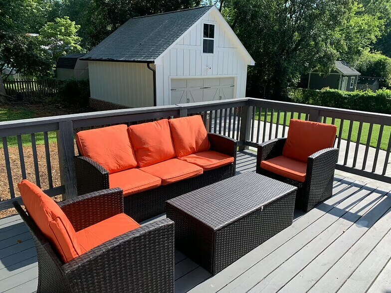 Building Photo - 1369 Bryan Ave