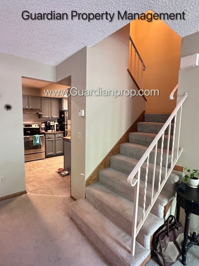 Building Photo - St Louis Park 2 Bedroom Town Home, Dishwasher, 1 Car Garage, Central Air, W/D